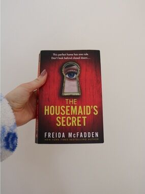 The Housemaid's Secret by Freida McFadden - Red Cover Thriller